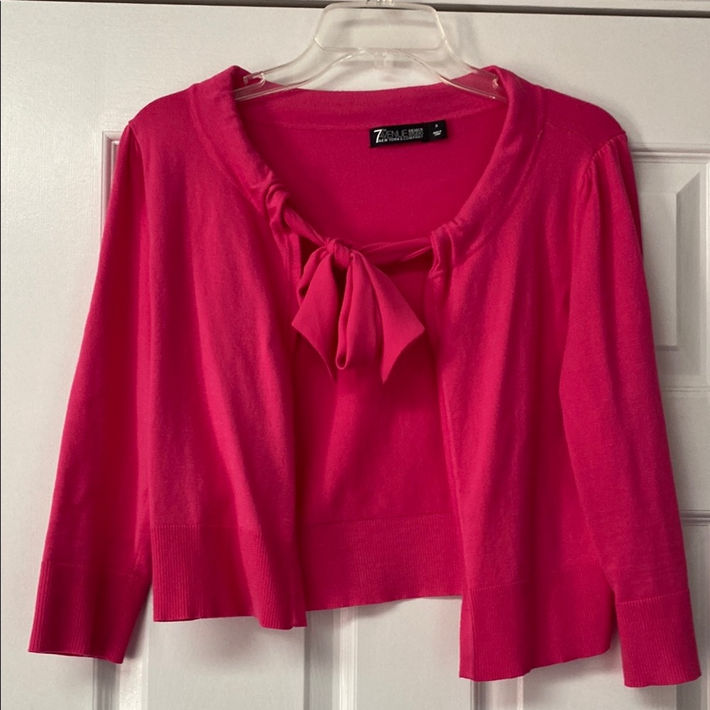 Cropped pink sweater with front tie